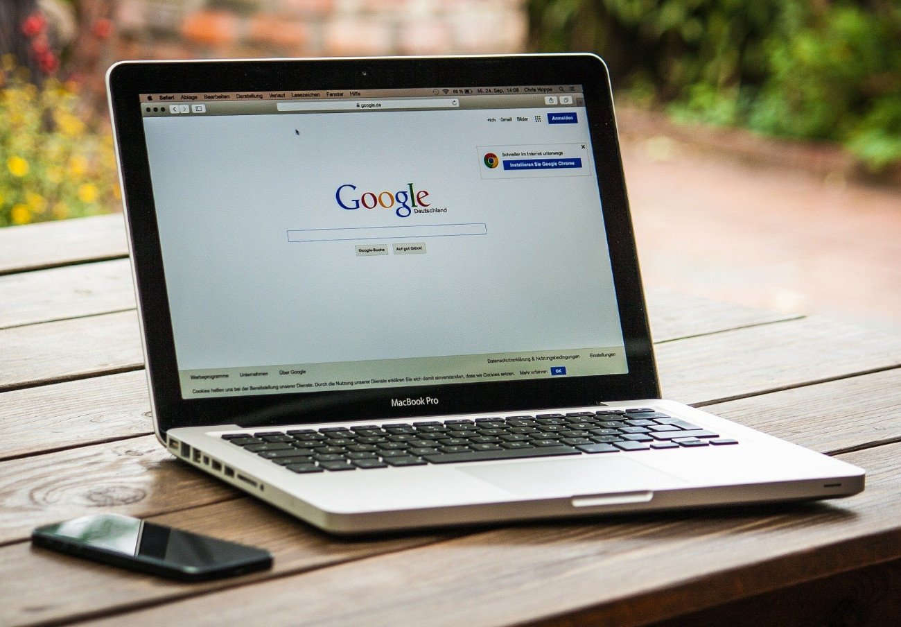 Francia multa a Google con 381 millones por fallas en protección al consumidor