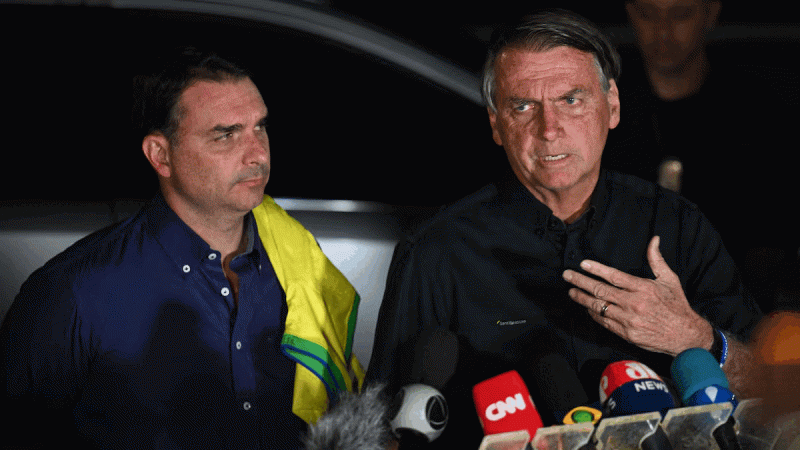 El hijo de Bolsonaro le pide a Trump que ataque barcos frente a Río de Janeiro