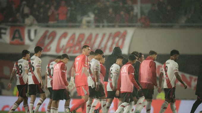 Mal momento de River: cuarta derrota consecutiva y bronca en el Monumental