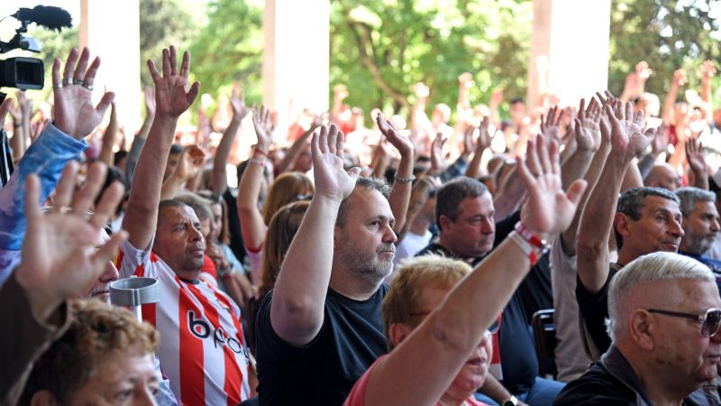Asamblea en Estudiantes