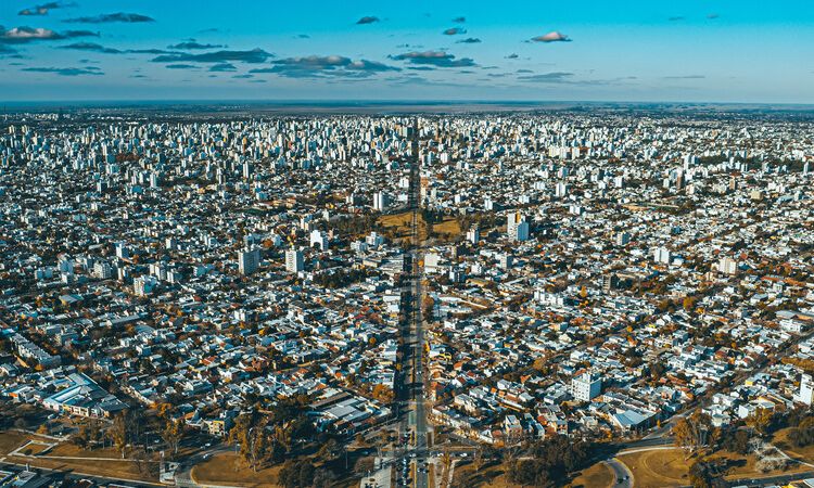 Después del calor y la lluvia, el lunes llega con aire fresco a La Plata