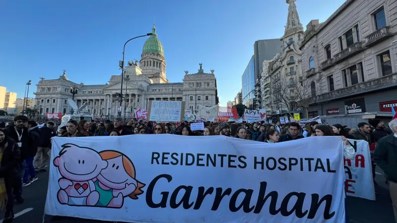El Garrahan para y marcha al Congreso contra el veto de Milei