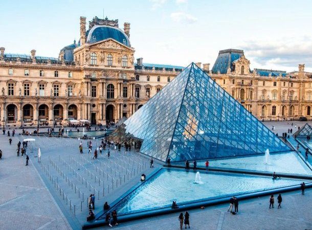 Robo en el Louvre: un turista registró sin querer el momento exacto del robo de una de las joyas