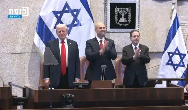 Tras la liberación de los rehenes, Donald Trump fue ovacionado en el Parlamento israelí