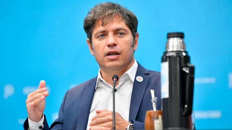 Kicillof presenta el Presupuesto 2026 con un pedido de deuda en medio de los ajustes de Milei