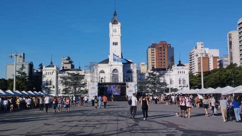 Color y producción local: así se vive La Plata en Flor 2025 en Plaza Moreno