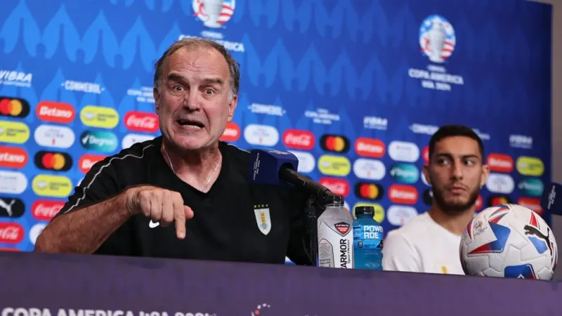 Tras el 1-5 ante EEUU, crecen las dudas y la AUF convoca a Bielsa a una conferencia