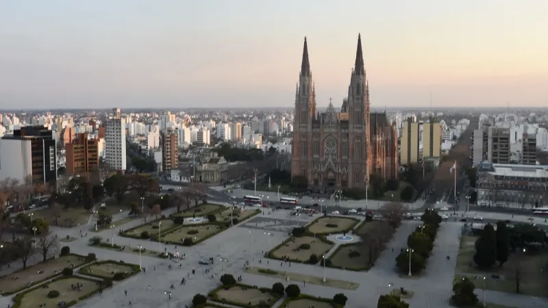 Lunes veraniego en La Plata: suben las temperaturas