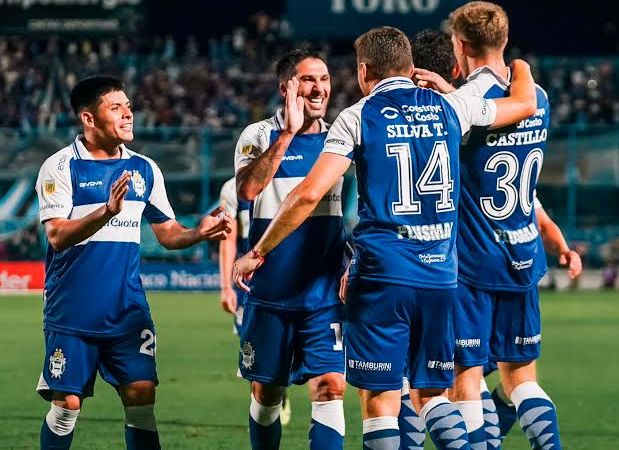 Gimnasia busca seguir de racha ante Vélez en El Bosque: hora, formaciones y cómo ver el partido