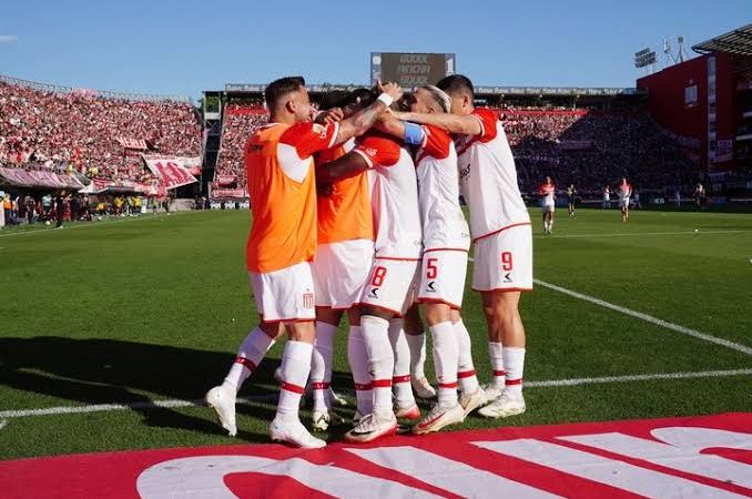 Estudiantes recibe a Argentinos en un partido a matar o morir