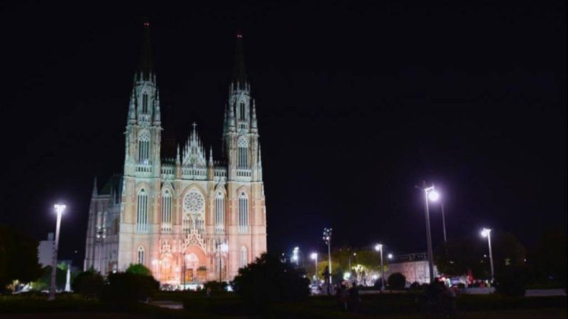 La noche platense suma una novedosa actividad cultural