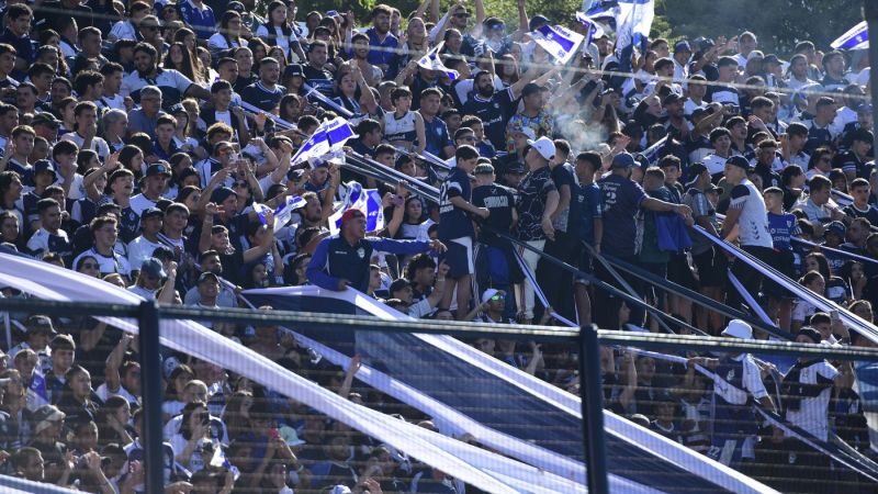 Cómo está el hincha de Gimnasia que cayó desde la tribuna antes del clásico