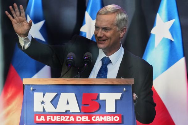 El ultraderechista Kast se impuso por casi 20 puntos y es el nuevo presidente de Chile