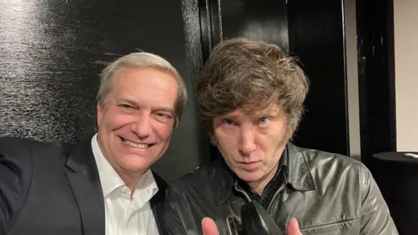Milei, exultante con "el aplastante triunfo" de su "amigo" José Antonio Kast en Chile