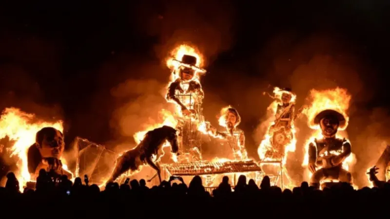 Quema de muñecos 2025 en La Plata: horarios confirmados y qué tener en cuenta esta noche