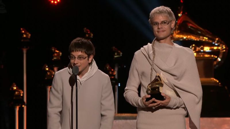Ca7riel y Paco Amoroso ganaron el Grammy por “Papota” y marcaron un hito para la música argentina