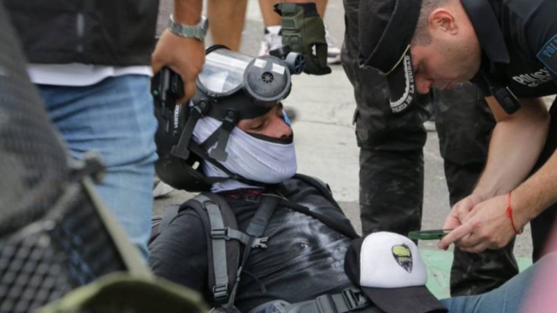 Detuvieron a un fotógrafo platense mientras cubría los incidentes frente al Congreso