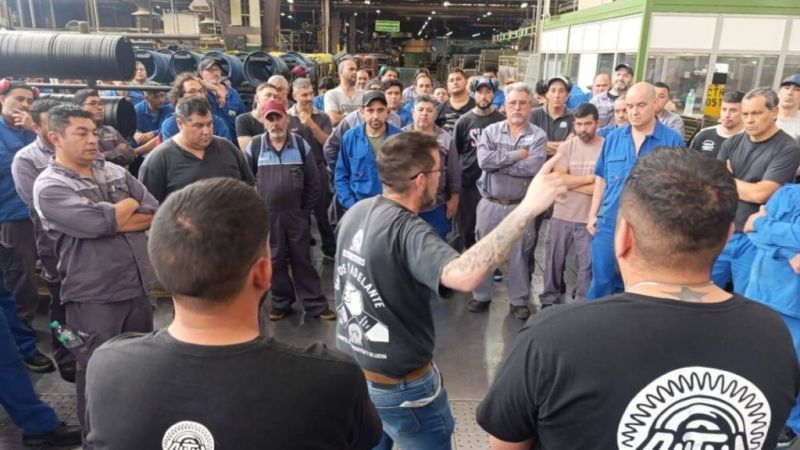Conflicto en FATE: tensión tras el cierre por un fuerte despliegue policial