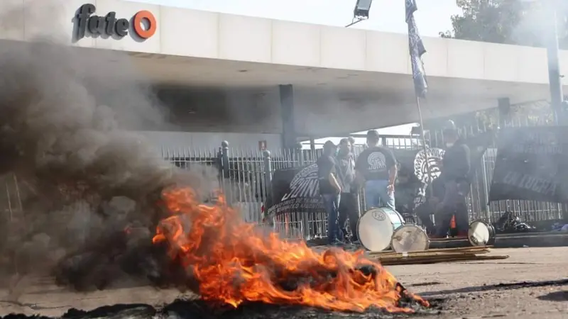 Fate: los gremios concentran en la fábrica para apoyar a los trabajadores y exigir un paro general