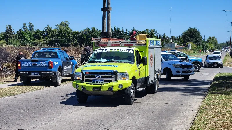Alarma en Villa Elvira: denuncian incendios intencionales en lotes abandonados y temen que el fuego alcance viviendas