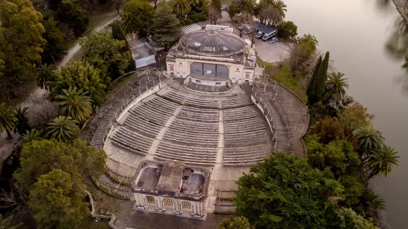 Alak anunció el inicio de la reconstrucción del Teatro del Lago en La Plata