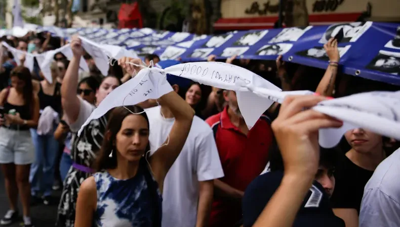 La Plata se moviliza por el Día de la Memoria en la antesala de los 50 años del golpe