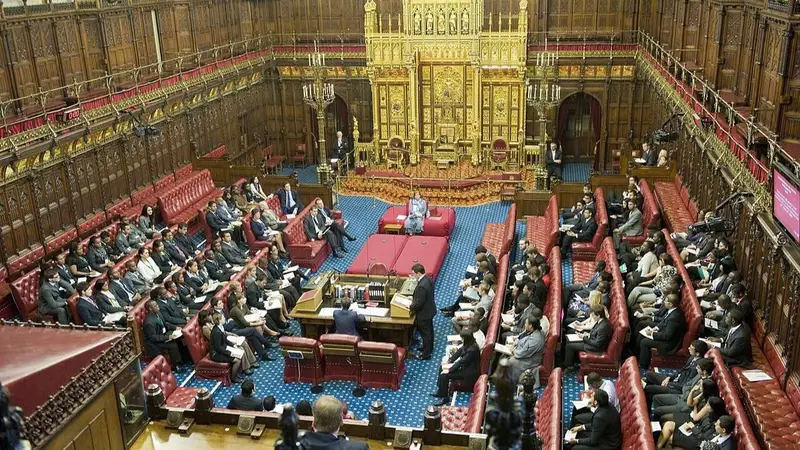 Después de 700 años, el Parlamento británico eliminó los cargos hereditarios en la Cámara alta