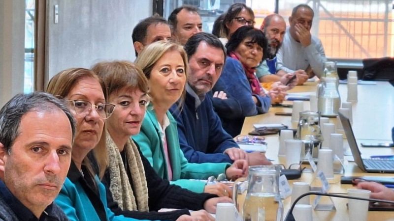 Pago docente en la Provincia: los sindicatos buscan acortar la espera y reclaman cambios en el cronograma