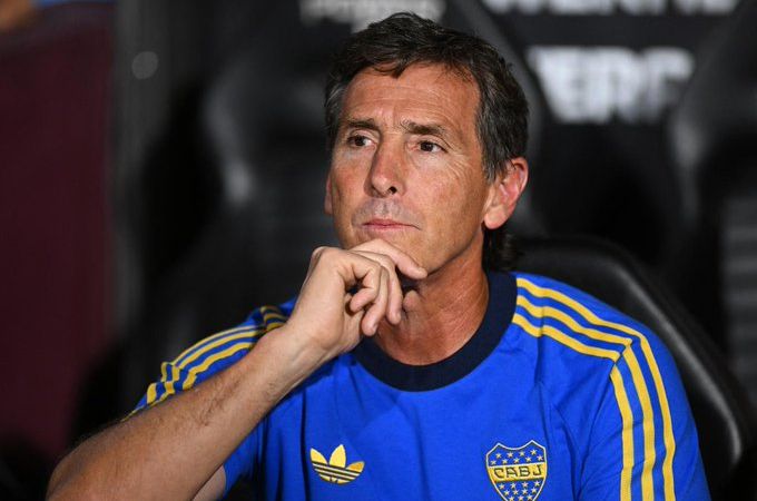 Úbeda recibió silbidos en Boca tras hacer un solo cambio en el empate con San Lorenzo
