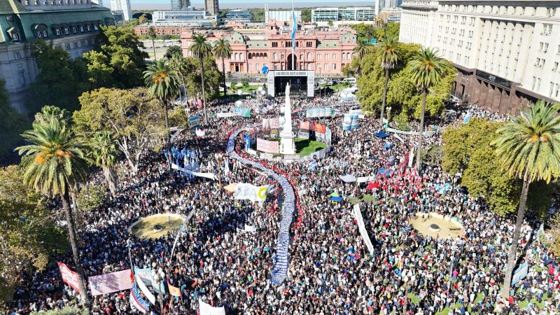 Plaza de Mayo, otra vez colmada por una consigna que no se apaga