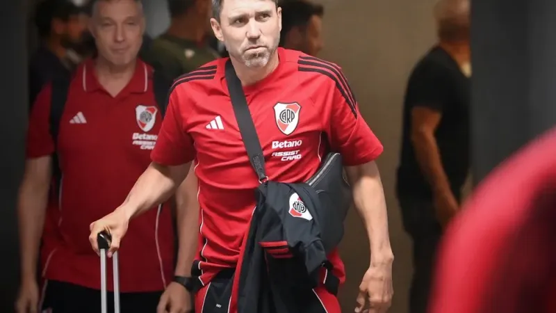 River arrancó la era Coudet con un triunfo caliente ante Huracán