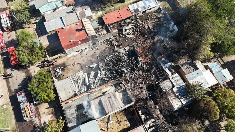 Explosión en Mariano Acosta: el joven herido por una garrafa sigue en terapia intensiva