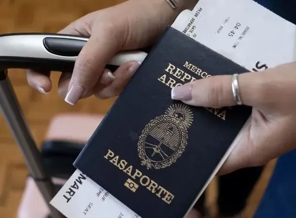 Tramitar el pasaporte saldrá un 43% más caro y puede llegar a costar hasta 330 mil pesos