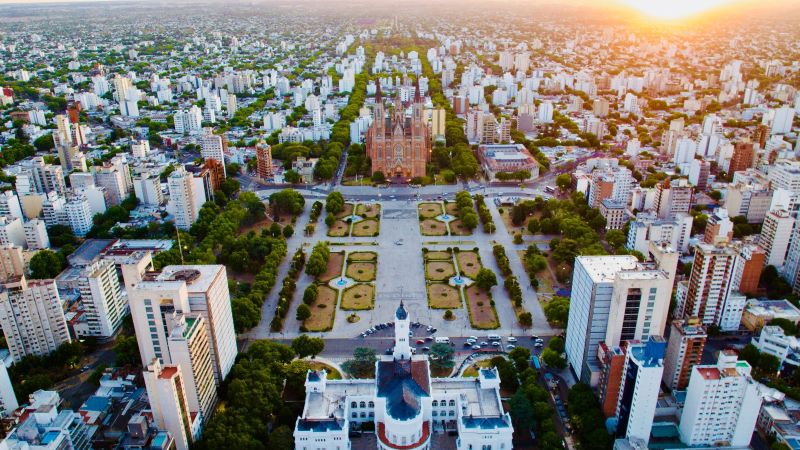 La Plata impulsa un tour turístico para mostrar su arquitectura, historia y gastronomía