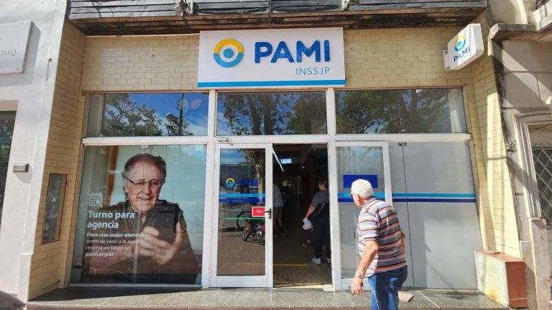 La Plata: convocan a una protesta frente al PAMI en medio de reclamos por pagos y cambios en el sistema