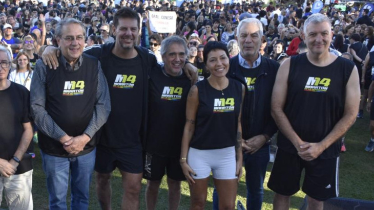 Tras llamar a la unidad, Julio Alak se mostró con dirigentes de La Cámpora