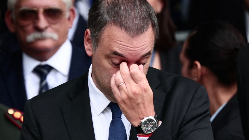 Manuel Adorni puso a la venta su departamento en La Plata