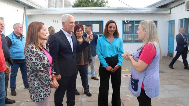 Alak encabezó la entrega de material recreativo a 28 jardines de La Plata