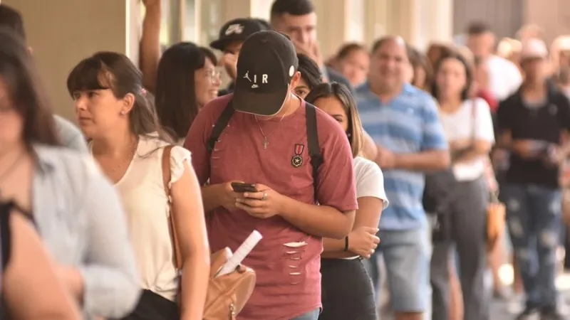 La crisis del empleo pega fuerte en la Provincia con casi 100 mil puestos menos