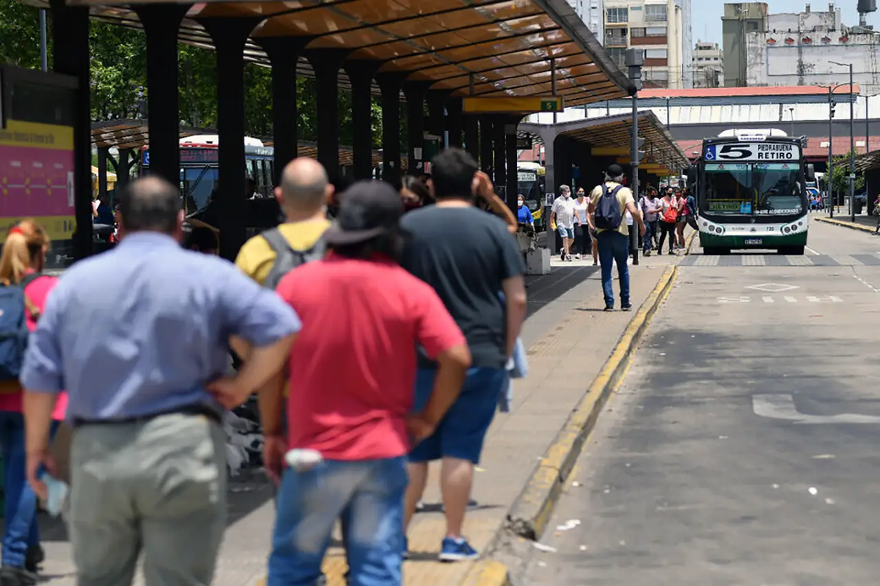 Alerta en el AMBA: los colectivos reducen su frecuencia por la suba del ...