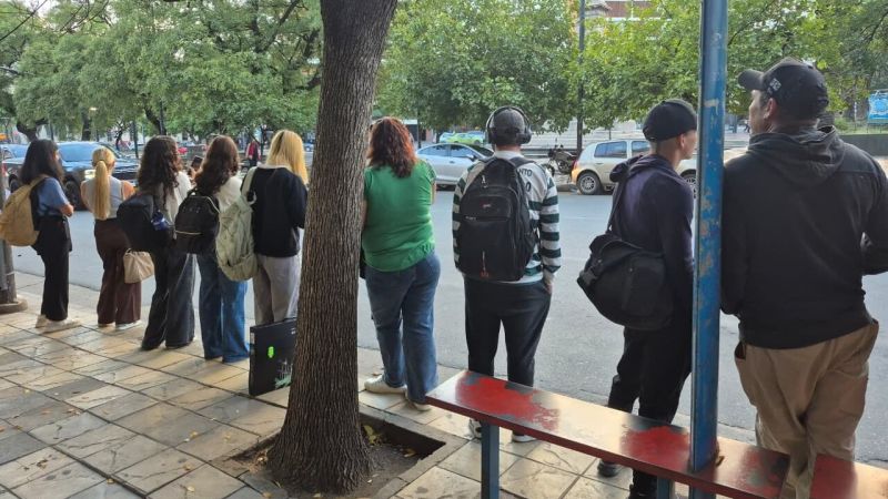 Siguen los recortes, las promesas y la incertidumbre por las frecuencias