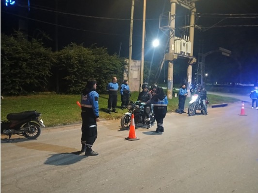 La Plata refuerza controles en los barrios: secuestran motos, realizan operativos viales y hay detenidos