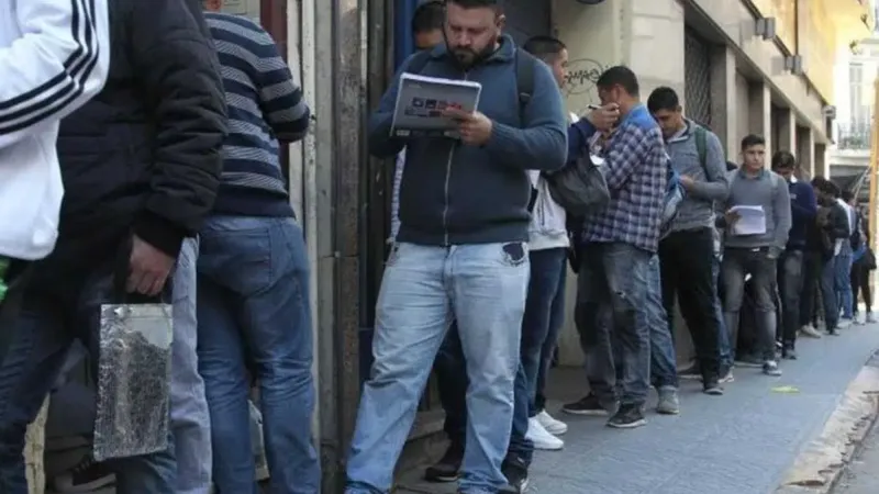 Más monotributo y menos empleo asalariado: se perdieron más de 120 mil puestos formales en un año