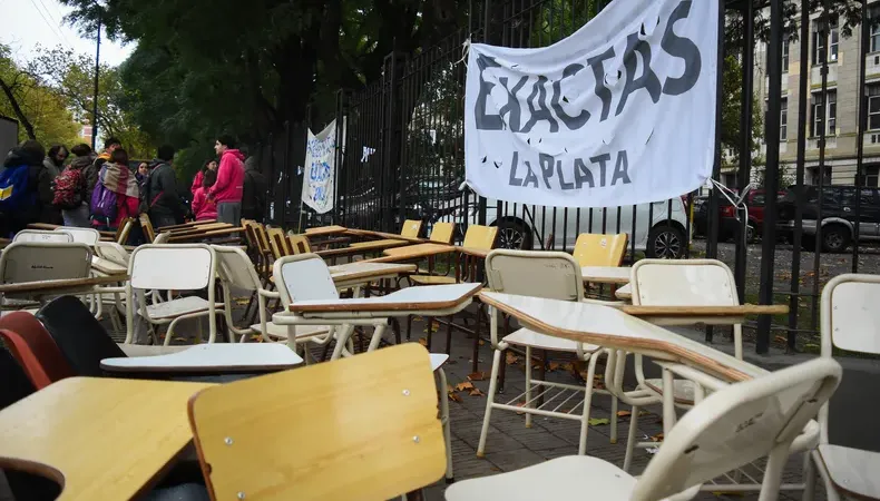 Segundo día de paro docente en la UNLP: colegios sin clases y adhesión dispar en facultades