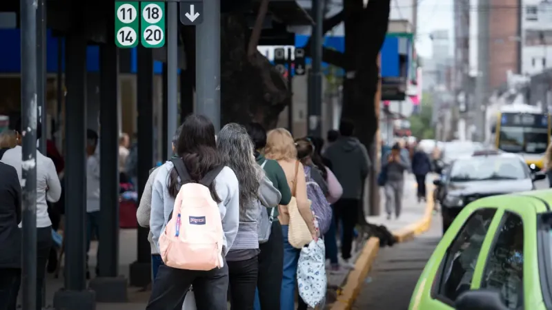 Las empresas de micros del AMBA advierten que podrían volver a recortar servicios