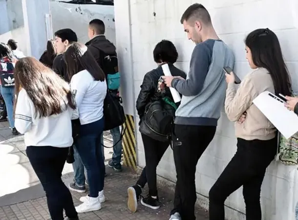 El empleo informal en Argentina alcanza al 43% y golpea con más fuerza a jóvenes, mujeres y jubilados