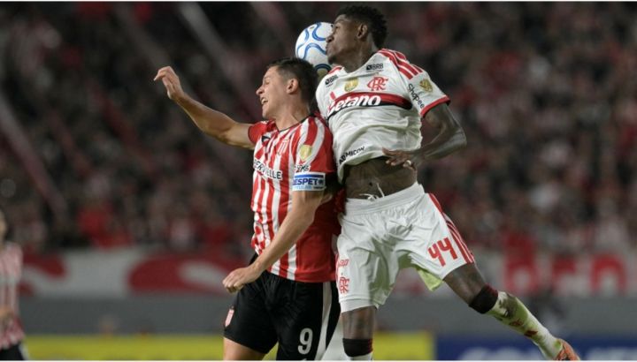 Estudiantes jugó un partido inteligente ante Flamengo y mereció más.