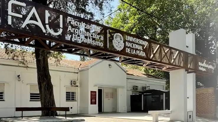 La justicia ordenó la internación con custodia de la madre de la bebé que abandonaron en Arquitectura