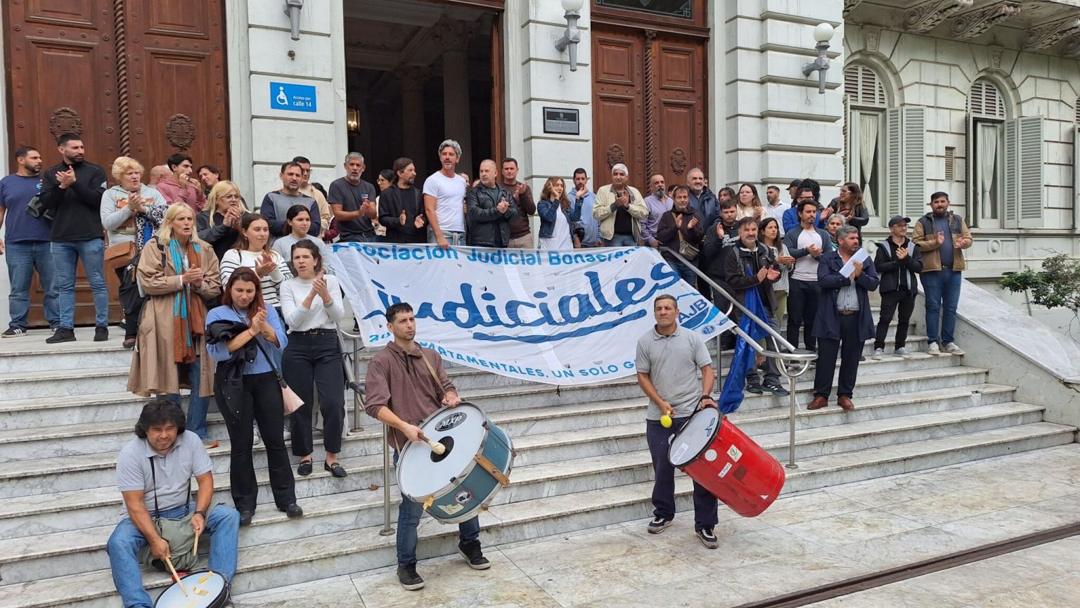 Paro judicial en la provincia de Buenos Aires por salarios y ...