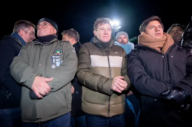 Axel Kicillof participó de la vigilia por Malvinas en Tierra del Fuego: "El territorio no se vende"